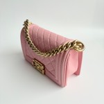 シャネル ル ボーイ フラップバッグ キルティングカーフスキン